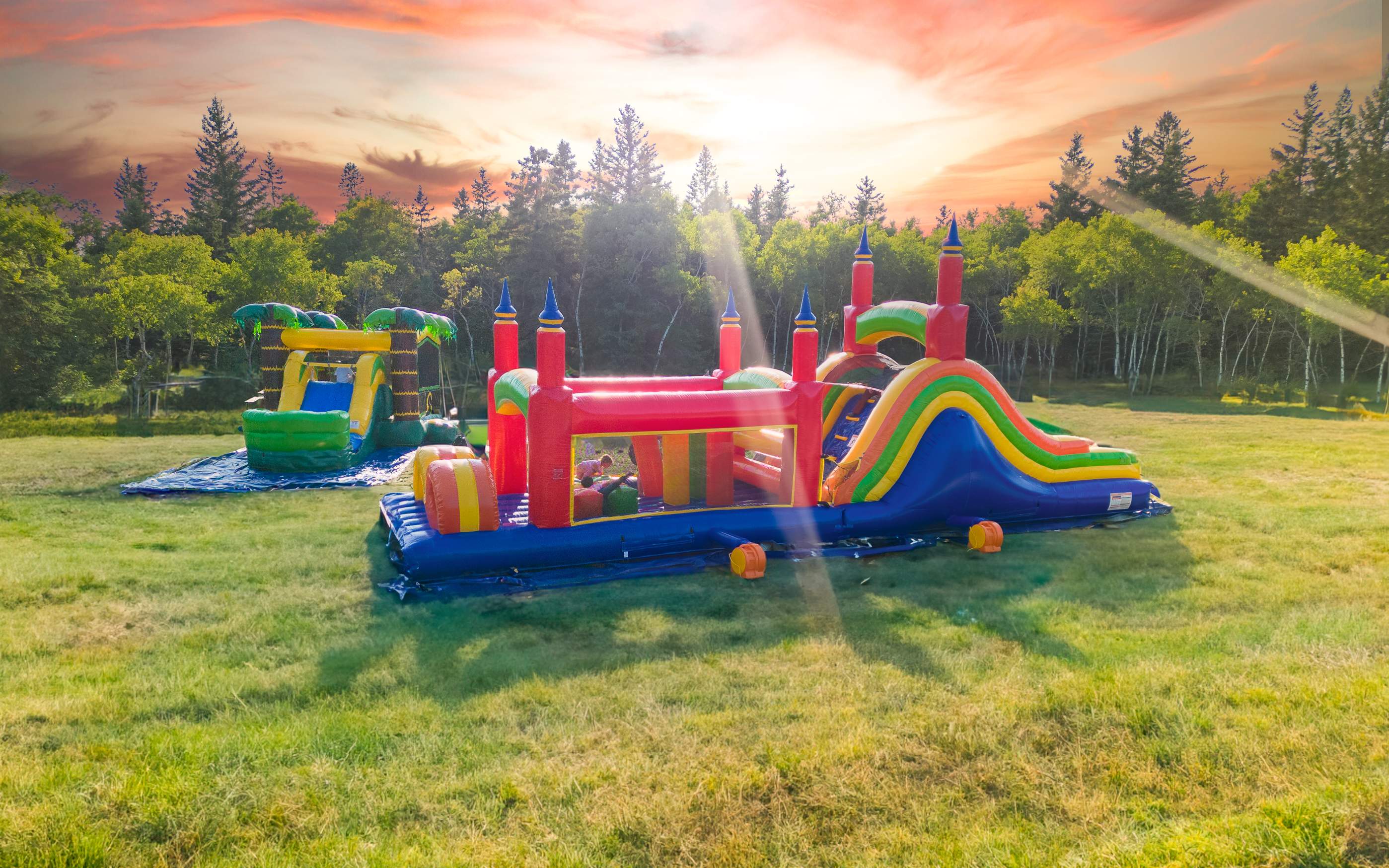 Inflatable Bouncy castles, Obstacle Courses, Waterslides, Facepainting, Popcorn / Cotton candy / Snow cone machines, party yard indoor and outdoor games rentals in Ottawa Ontario