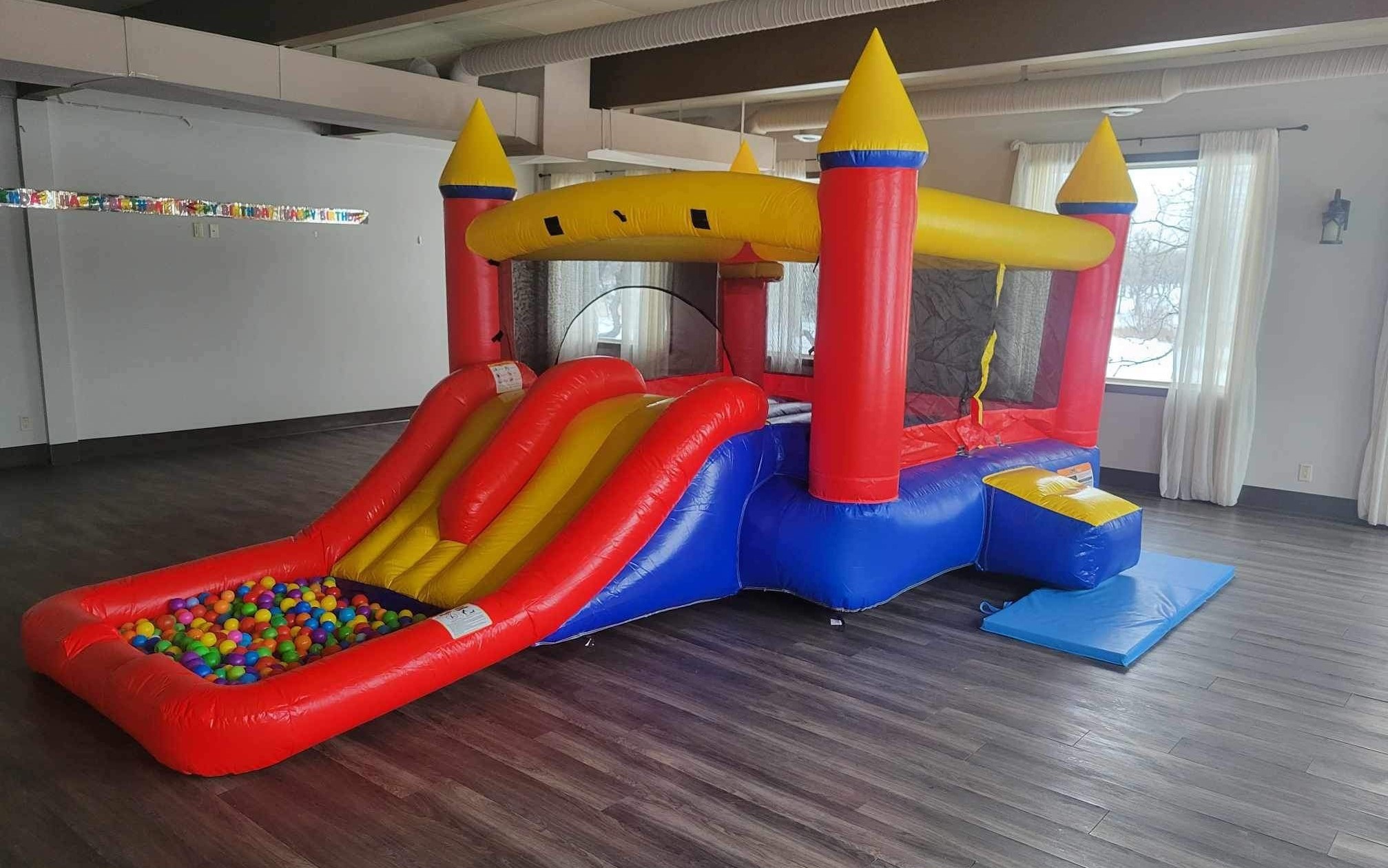 Red Castle Slide and Bounce House Inflatable party rentals Ottawa Ontario and Gatineau Quebec