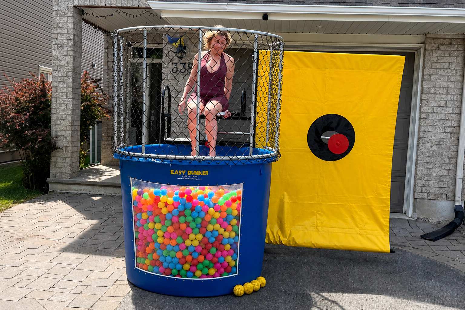 Dry dunk tank with pit balls rental in Ottawa Ontario for indoor and any-weather party games